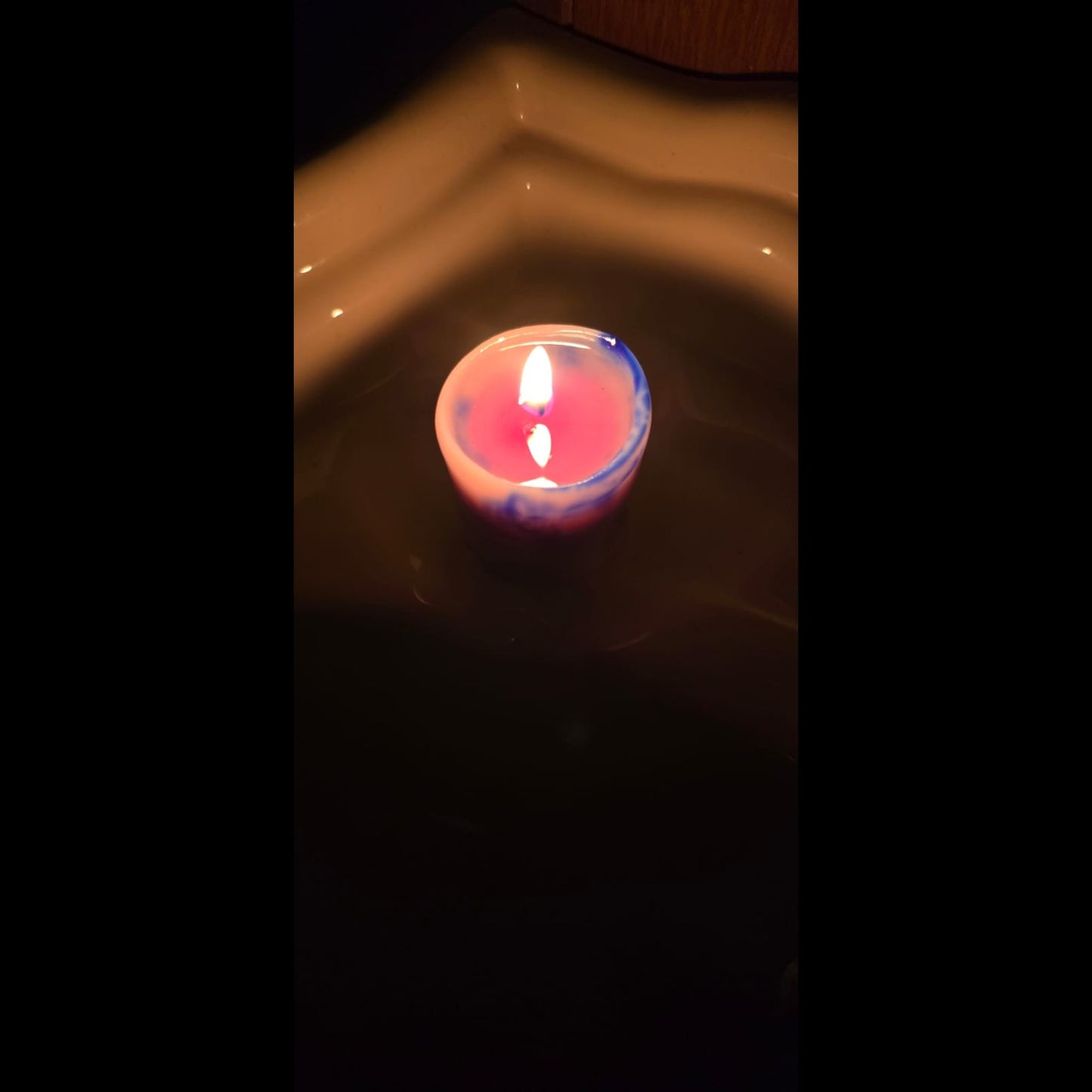 Color changing candle