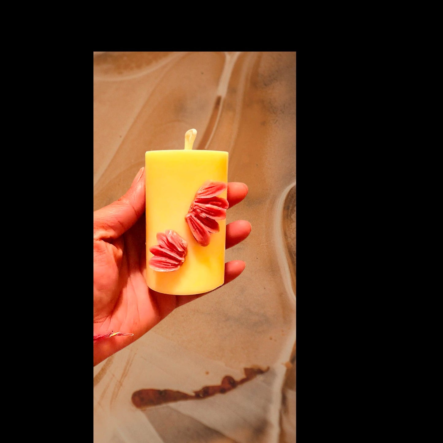 Flower embed pillar candle
