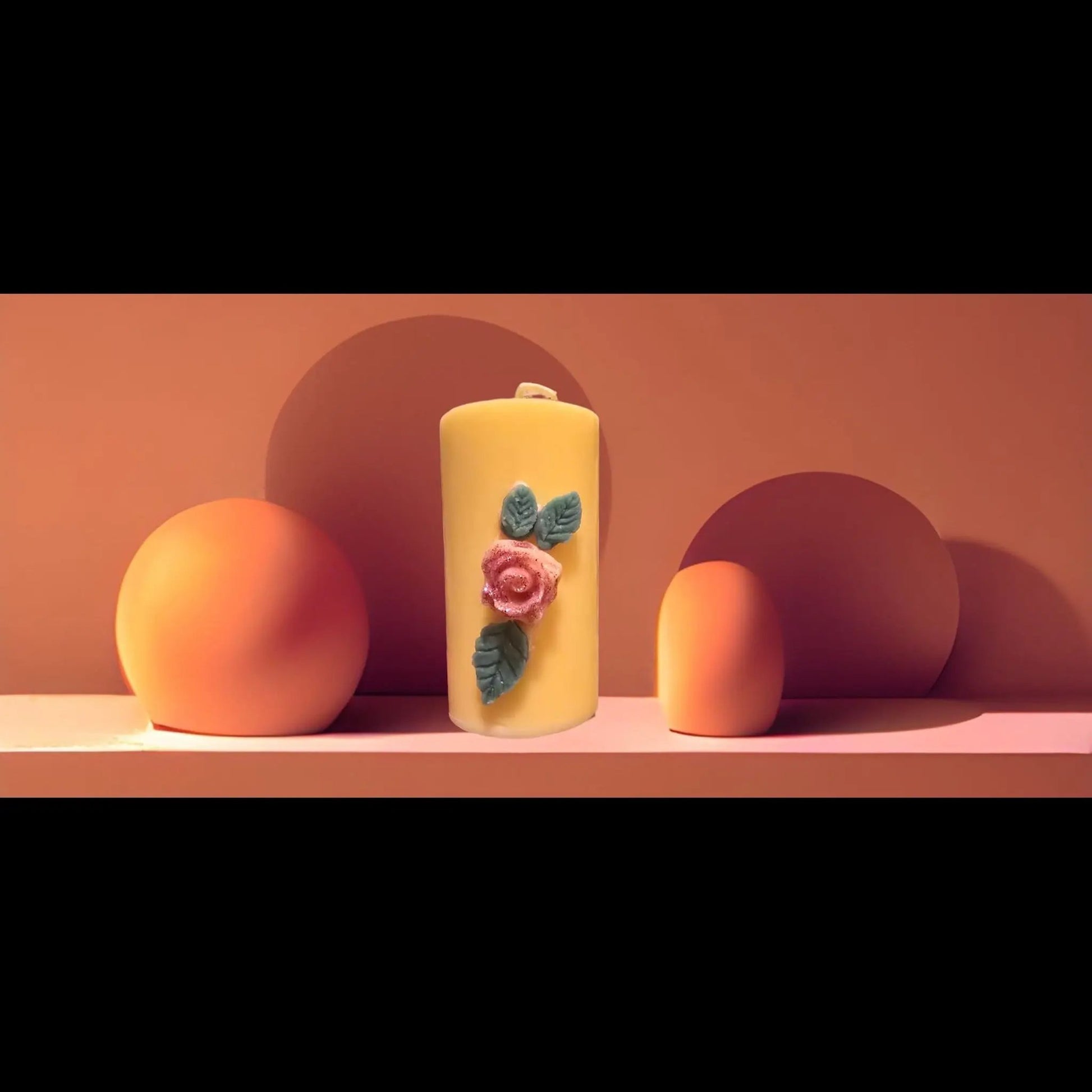 Flower embed pillar candle - art.candle