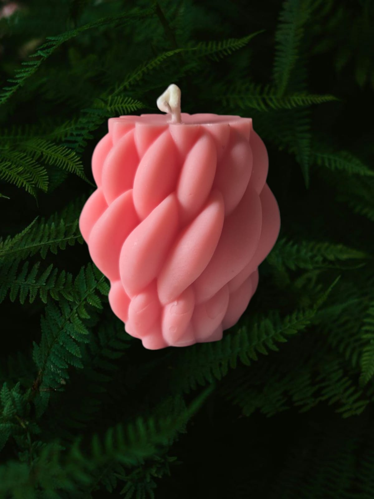 Knotted spiral candle