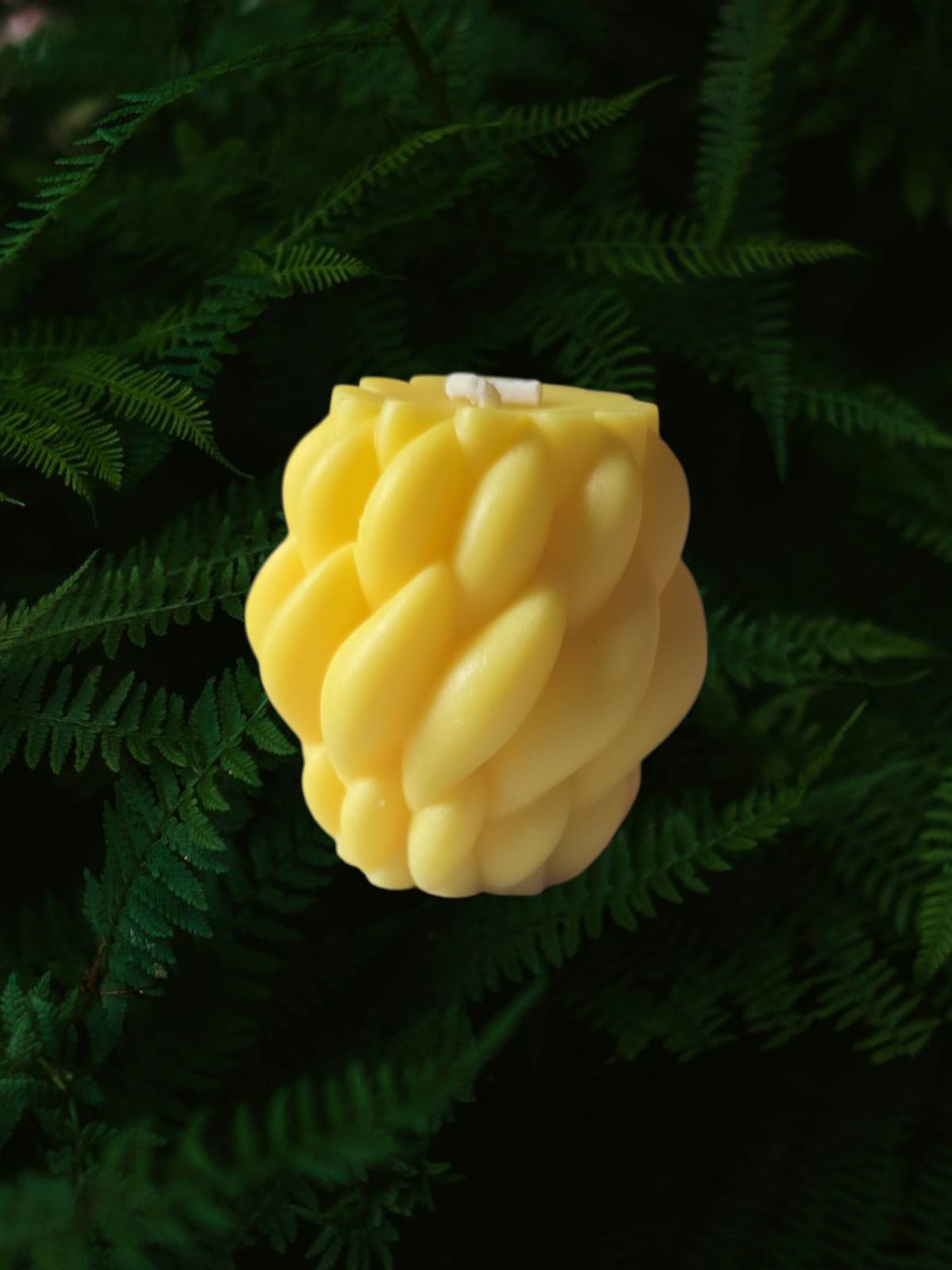 Knotted spiral candle