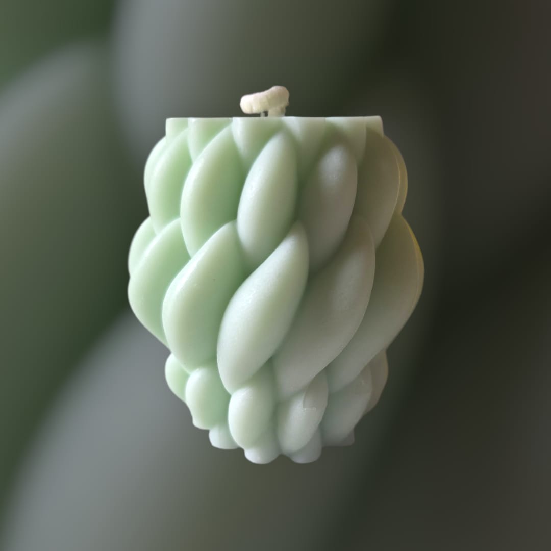 Knotted spiral candle