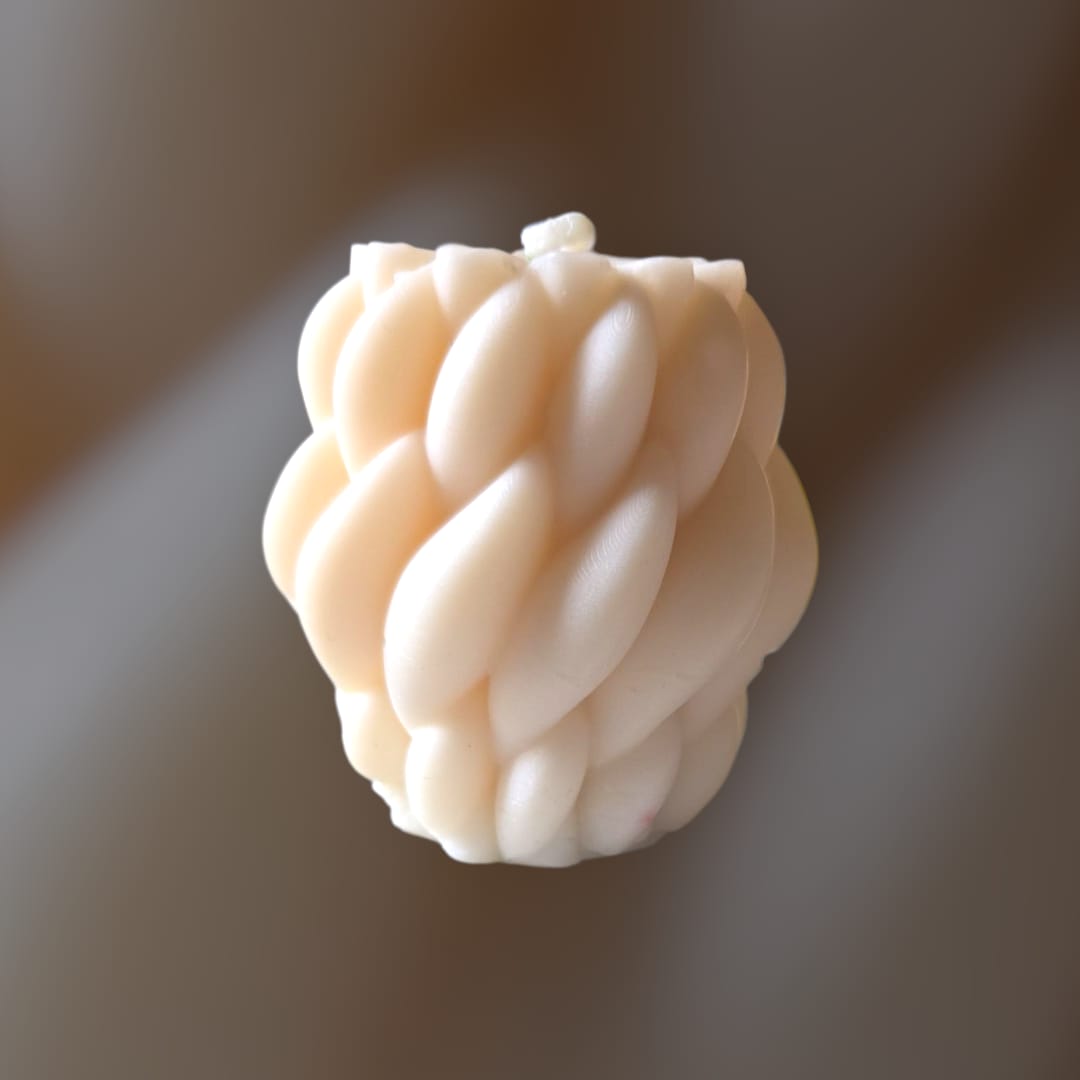 Knotted spiral candle